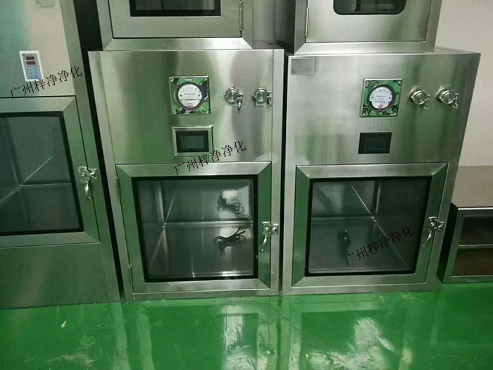 層流傳遞窗適用于需要隔離不同潔凈度級別的房間，如潔凈室與普通房間之間的連接、不同潔凈度級別潔凈室之間的連接等。